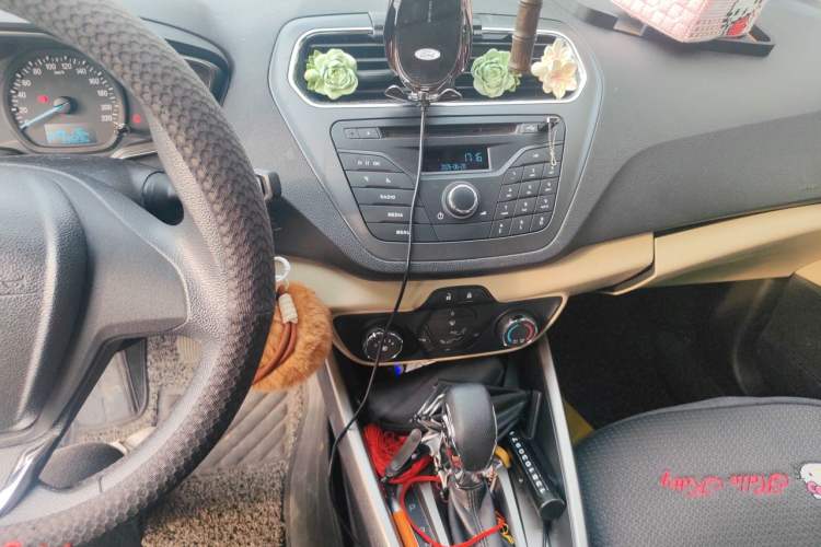 Used Ford Escort 2015 1.5L Automatic Comfort Edition Audio And AC Panel