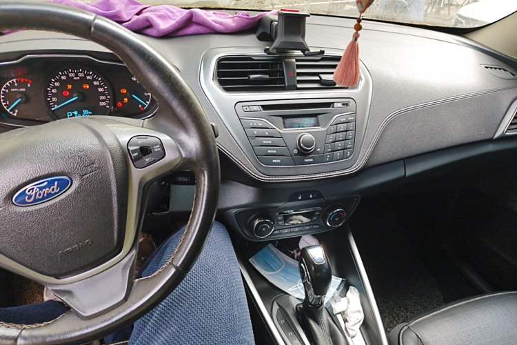 Used Ford Escort 2015 1.5L Automatic Fashion Model Audio And AC Panel