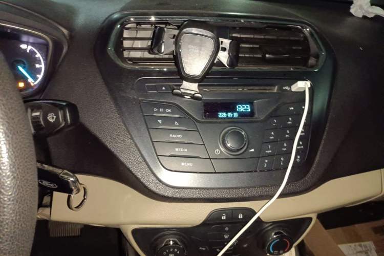 Used Ford Escort 2015 1.5L Automatic Comfort Edition Audio And AC Panel