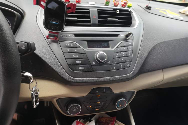 Used Ford Escort 2015 1.5L Automatic Comfort Edition Audio And AC Panel