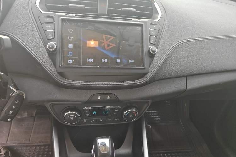 Used Ford Escort 2015 1.5L Automatic Fashion Model Audio And AC Panel