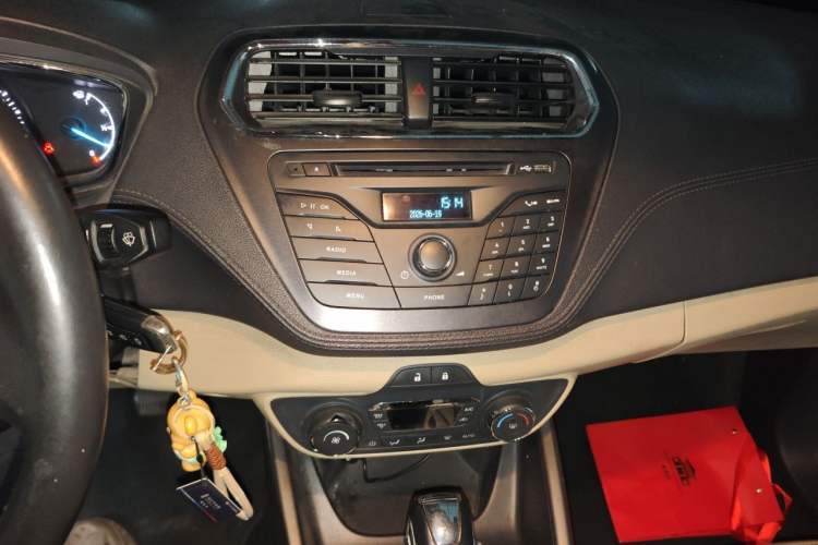 Used Ford Escort 2015 1.5L Automatic Fashion Model Audio And AC Panel