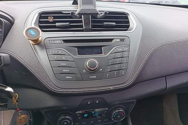 Used Ford Escort 2015 1.5L Automatic Fashion Model Audio And AC Panel