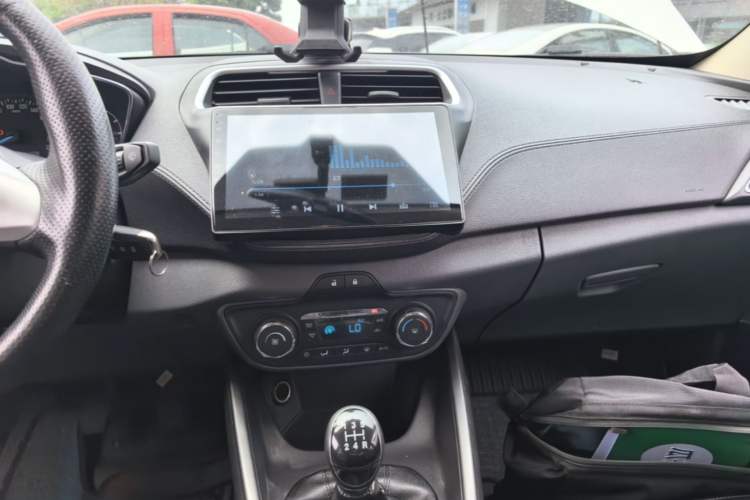 Used Ford Escort 2015 1.5L Manual Fashion Edition Audio And AC Panel