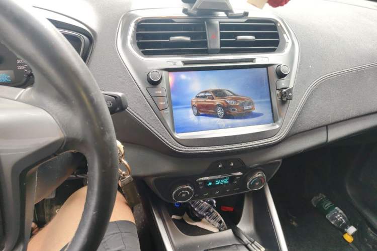 Used Ford Escort 2015 1.5L Manual Fashion Edition Audio And AC Panel