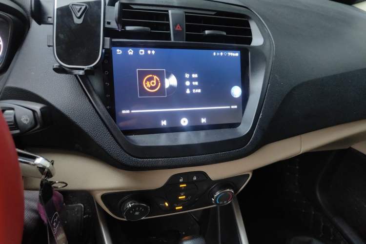 Used Ford Escort 2015 1.5L Automatic Comfort Edition Audio And AC Panel