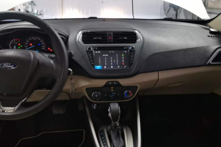 Used Ford Escort 2015 1.5L Automatic Comfort Edition Audio And AC Panel