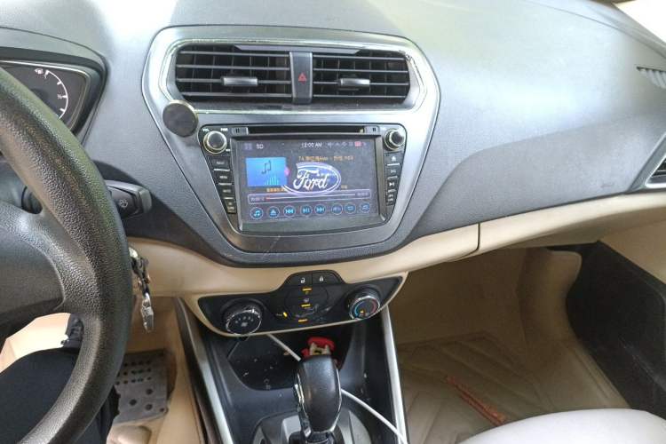 Used Ford Escort 2015 1.5L Automatic Comfort Edition Audio And AC Panel