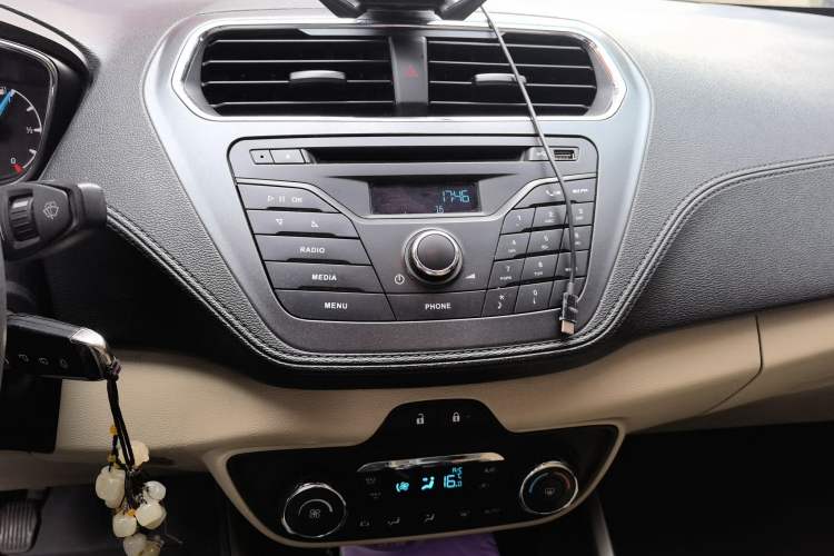 Used Ford Escort 2015 1.5L Manual Fashion Edition Audio And AC Panel