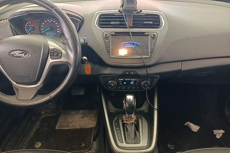 Used Ford Escort 2015 1.5L Automatic Fashion Model Audio And AC Panel