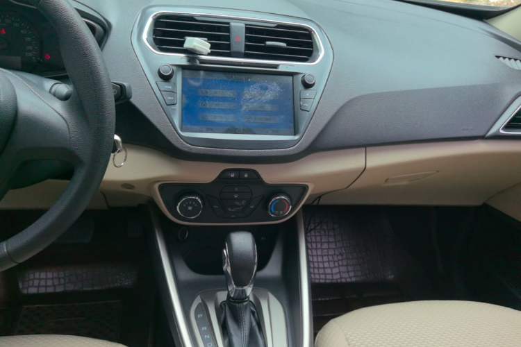 Used Ford Escort 2015 1.5L Automatic Comfort Edition Audio And AC Panel