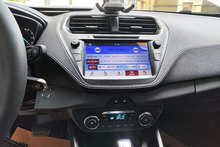 Used Ford Escort 2015 1.5L Automatic Fashion Model Audio And AC Panel