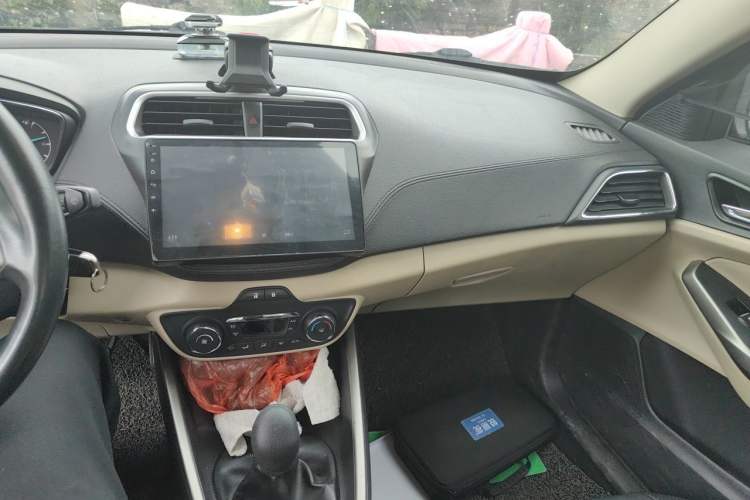 Used Ford Escort 2015 1.5L Manual Fashion Edition Audio And AC Panel