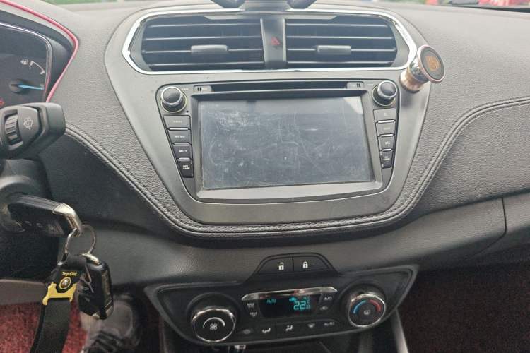 Used Ford Escort 2015 1.5L Automatic Fashion Model Audio And AC Panel