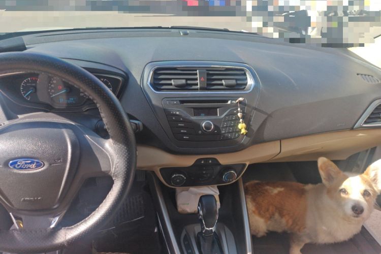 Used Ford Escort 2015 1.5L Automatic Comfort Edition Audio And AC Panel