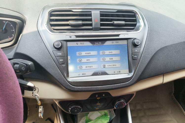 Used Ford Escort 2015 1.5L Automatic Comfort Edition Audio And AC Panel