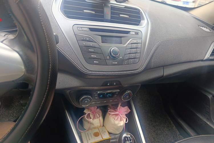Used Ford Escort 2015 1.5L Manual Fashion Edition Audio And AC Panel