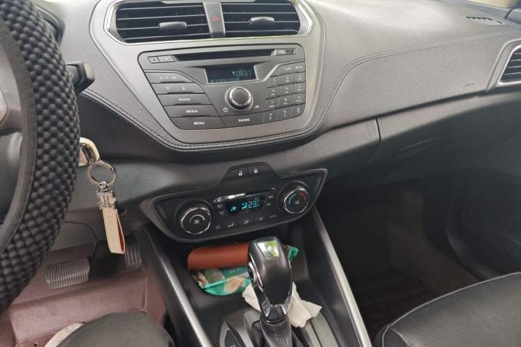 Used Ford Escort 2015 1.5L Automatic Fashion Model Audio And AC Panel
