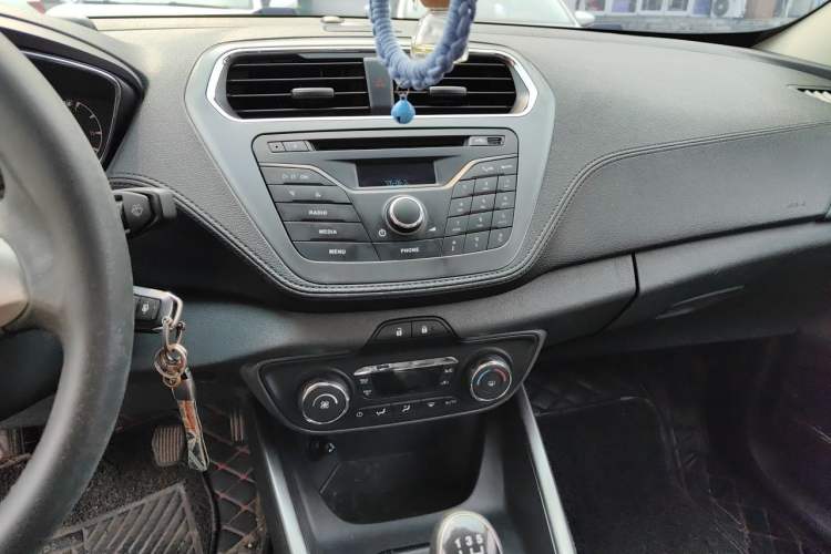 Used Ford Escort 2015 1.5L Manual Fashion Edition Audio And AC Panel
