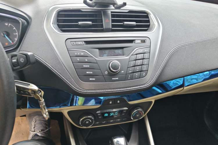Used Ford Escort 2015 1.5L Automatic Fashion Model Audio And AC Panel