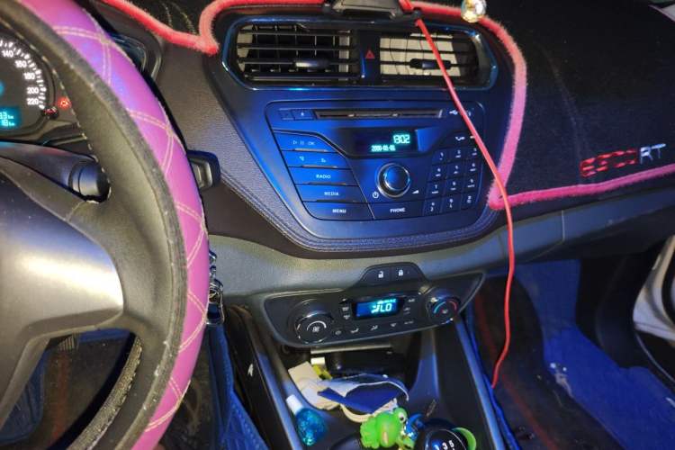 Used Ford Escort 2015 1.5L Manual Fashion Edition Audio And AC Panel