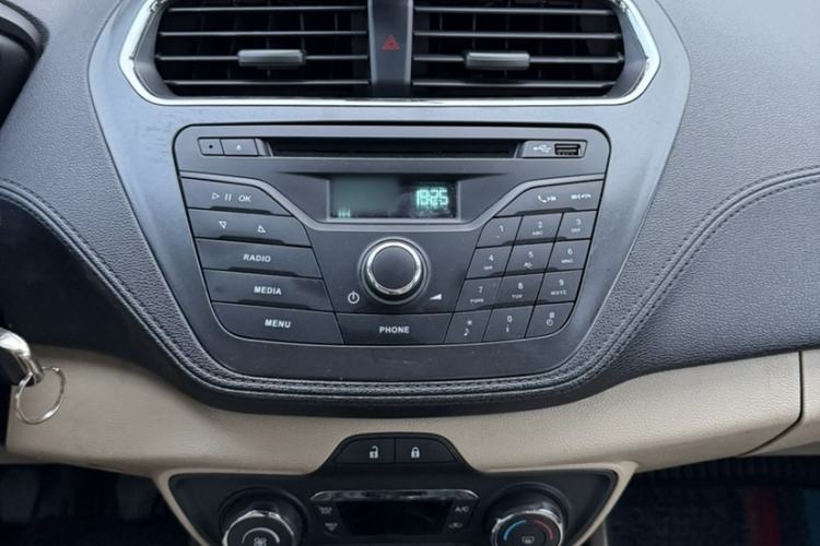 Used Ford Escort 2015 1.5L Manual Fashion Edition Audio And AC Panel