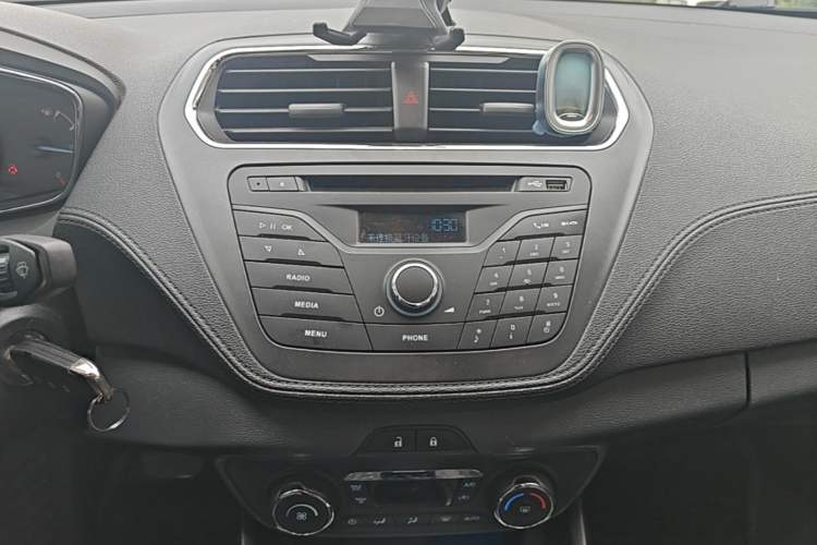 Used Ford Escort 2015 1.5L Automatic Fashion Model Audio And AC Panel