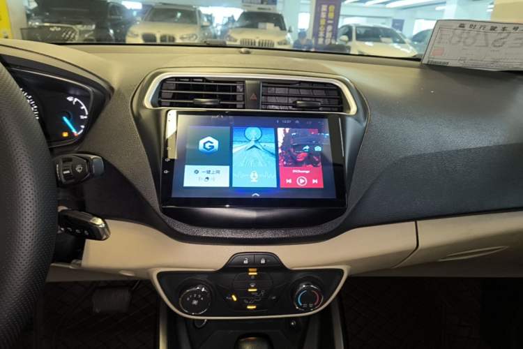 Used Ford Escort 2015 1.5L Automatic Comfort Edition Audio And AC Panel