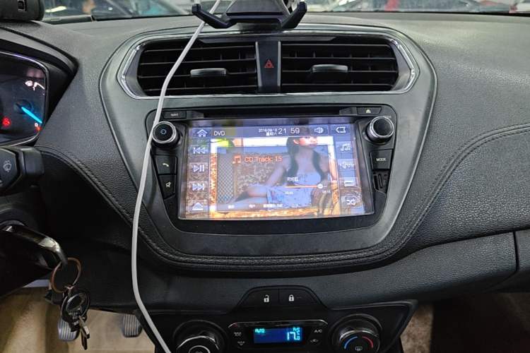 Used Ford Escort 2015 1.5L Manual Fashion Edition Audio And AC Panel