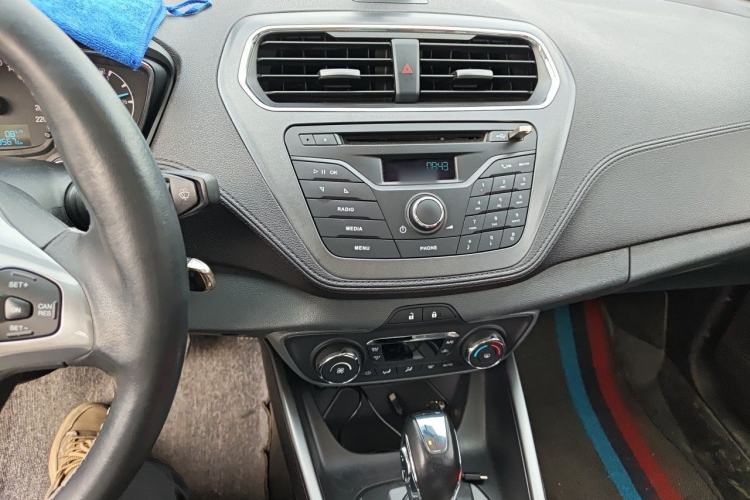 Used Ford Escort 2015 1.5L Automatic Fashion Model Audio And AC Panel