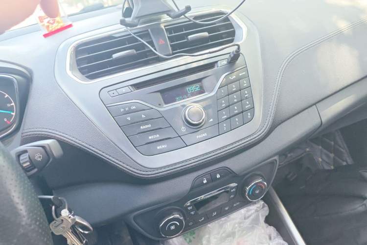 Used Ford Escort 2015 1.5L Manual Fashion Edition Audio And AC Panel