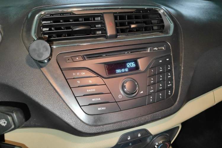 Used Ford Escort 2015 1.5L Automatic Comfort Edition Audio And AC Panel