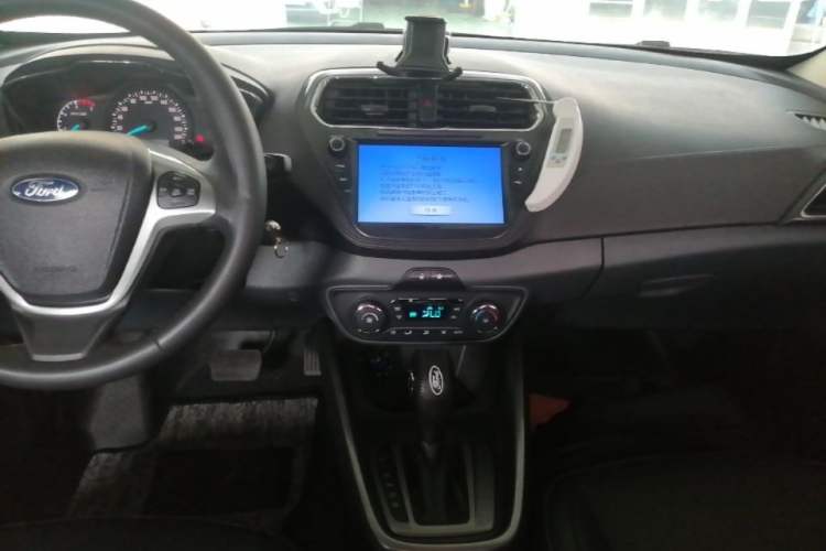 Used Ford Escort 2015 1.5L Automatic Fashion Model Audio And AC Panel