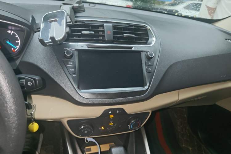 Used Ford Escort 2015 1.5L Automatic Comfort Edition Audio And AC Panel