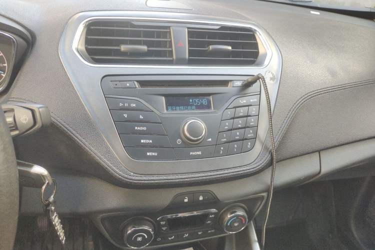 Used Ford Escort 2015 1.5L Manual Fashion Edition Audio And AC Panel