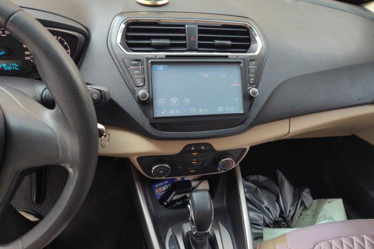Used Ford Escort 2015 1.5L Automatic Comfort Edition Audio And AC Panel