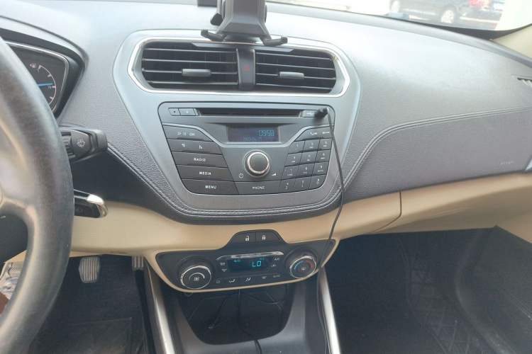 Used Ford Escort 2015 1.5L Manual Fashion Edition Audio And AC Panel