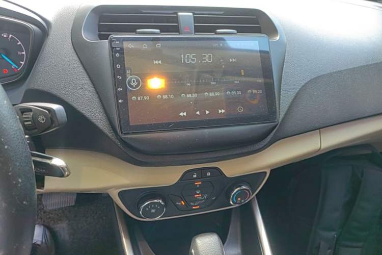 Used Ford Escort 2015 1.5L Automatic Comfort Edition Audio And AC Panel