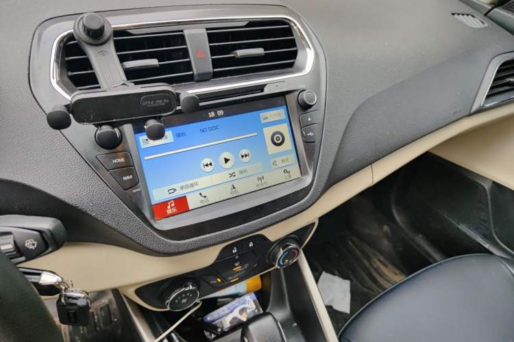 Used Ford Escort 2015 1.5L Automatic Comfort Edition Audio And AC Panel