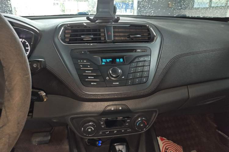 Used Ford Escort 2015 1.5L Automatic Fashion Model Audio And AC Panel