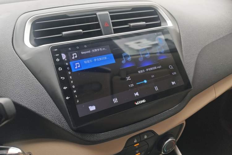 Used Ford Escort 2015 1.5L Automatic Comfort Edition Audio And AC Panel