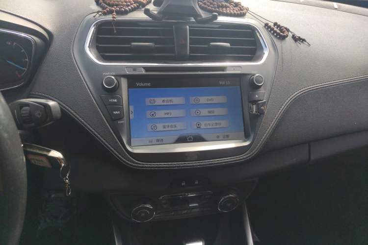 Used Ford Escort 2015 1.5L Automatic Fashion Model Audio And AC Panel