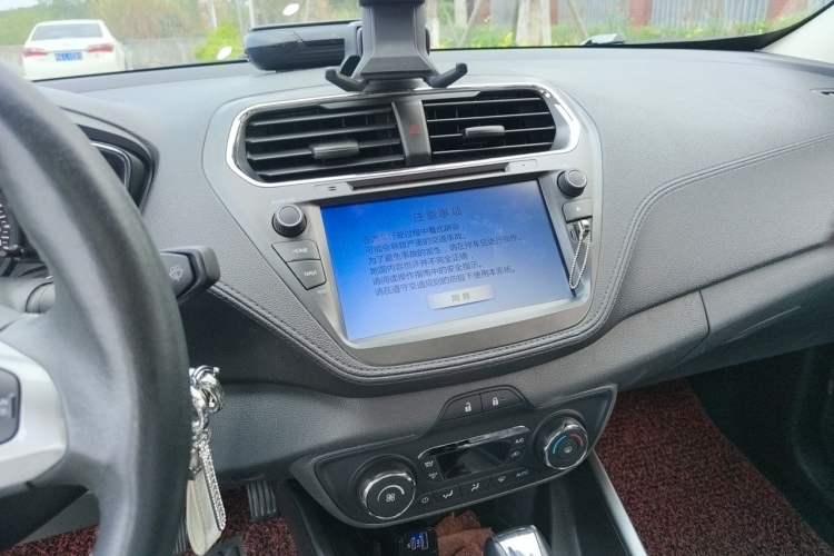 Used Ford Escort 2015 1.5L Automatic Fashion Model Audio And AC Panel