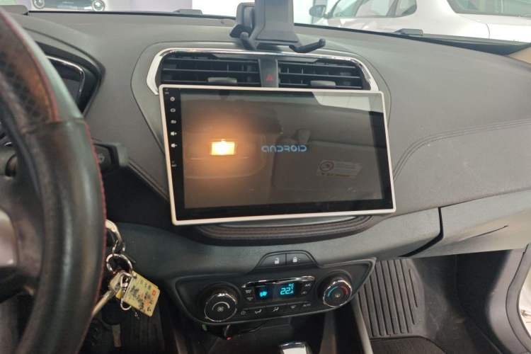 Used Ford Escort 2015 1.5L Automatic Fashion Model Audio And AC Panel