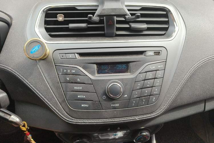 Used Ford Escort 2015 1.5L Automatic Fashion Model Audio And AC Panel
