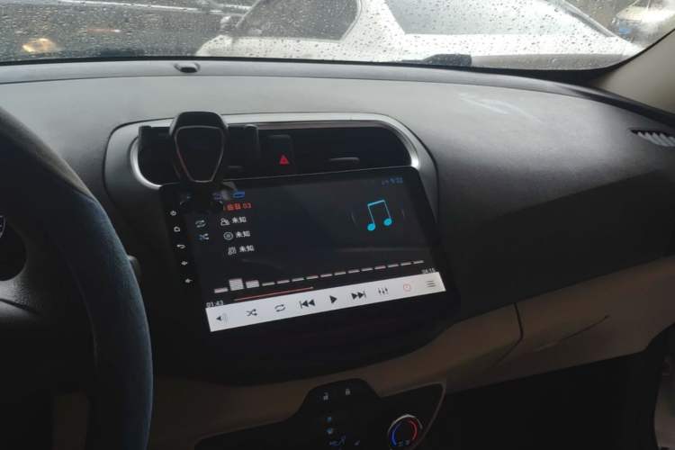 Used Ford Escort 2015 1.5L Automatic Comfort Edition Audio And AC Panel