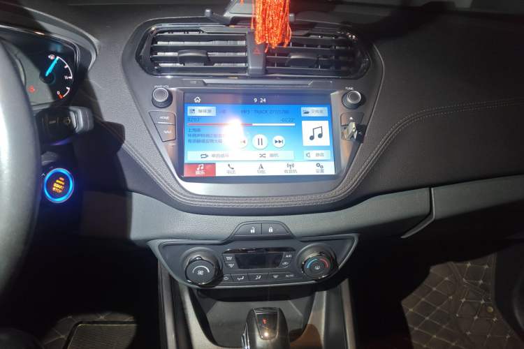 Used Ford Escort 2015 1.5L Automatic Fashion Model Audio And AC Panel