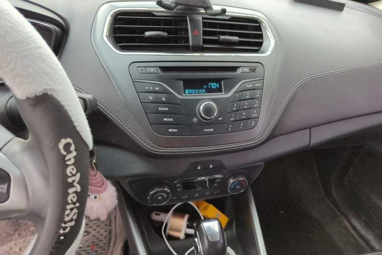 Used Ford Escort 2015 1.5L Automatic Fashion Model Audio And AC Panel