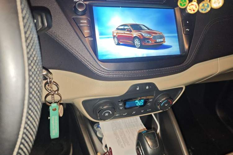 Used Ford Escort 2015 1.5L Automatic Fashion Model Audio And AC Panel