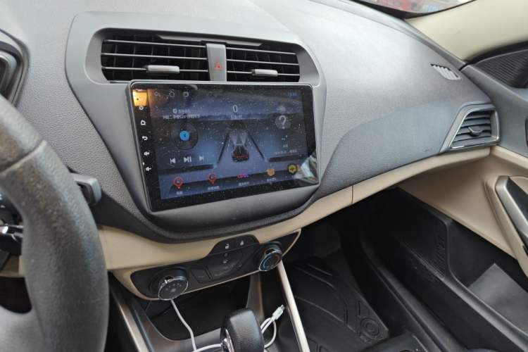 Used Ford Escort 2015 1.5L Automatic Comfort Edition Audio And AC Panel